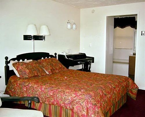 Continental Inn Cheboygan Exterior photo